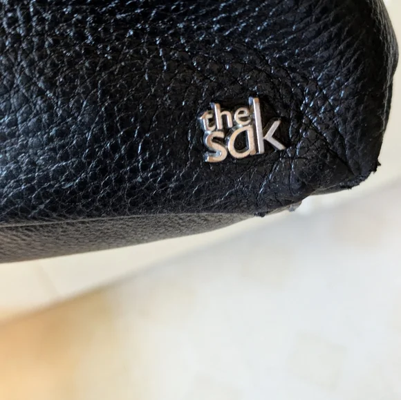 The Sak Elegant Black Leather Shoulder Bag - Picture 6 of 15